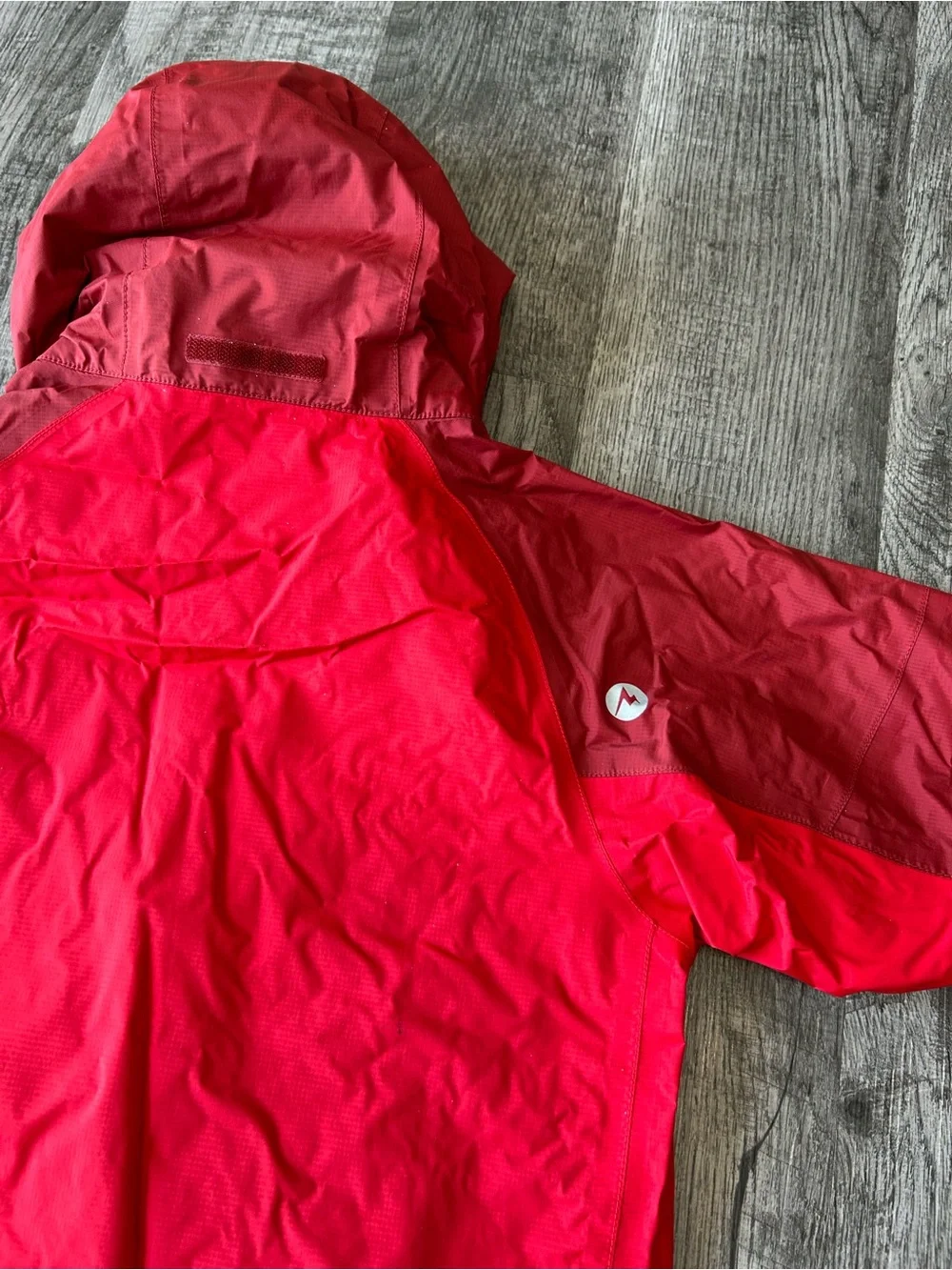 Marmot Boys Red Hooded Rain Jacket Size Medium